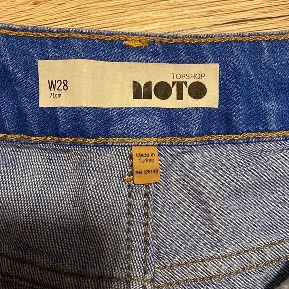 Topshop denim shorts size 28 - Picture 2 of 3